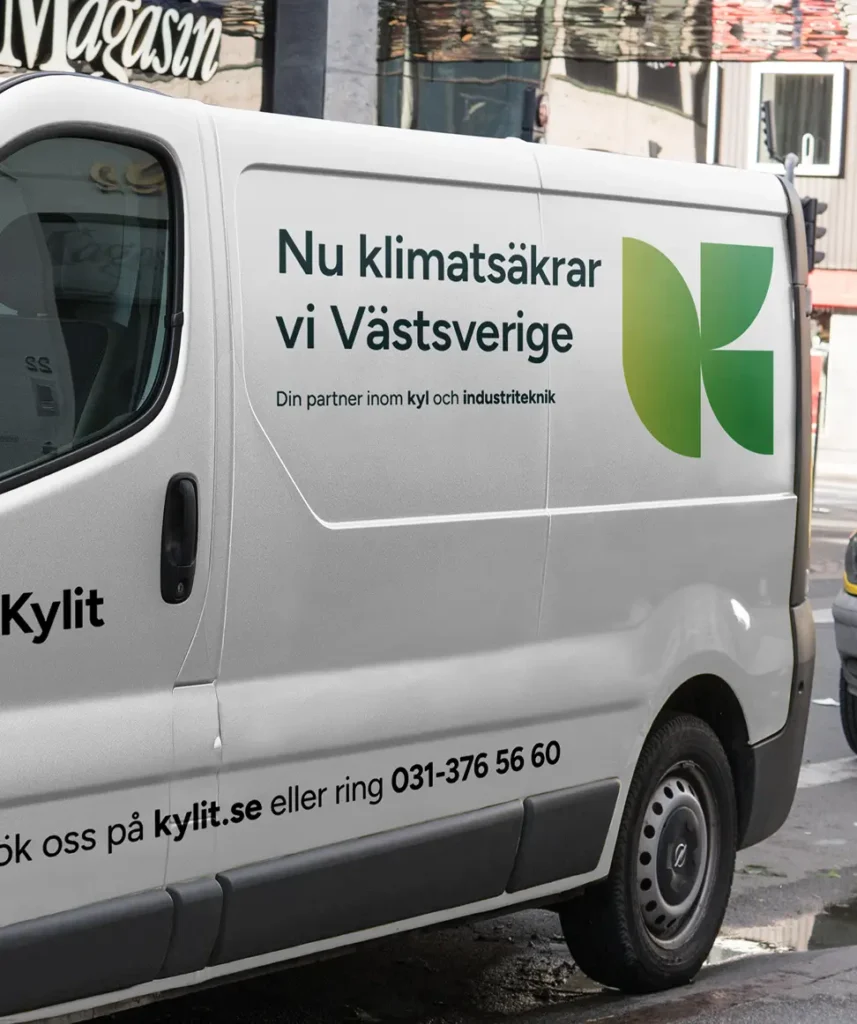 En vit arbetsvan av företaget Kylit.